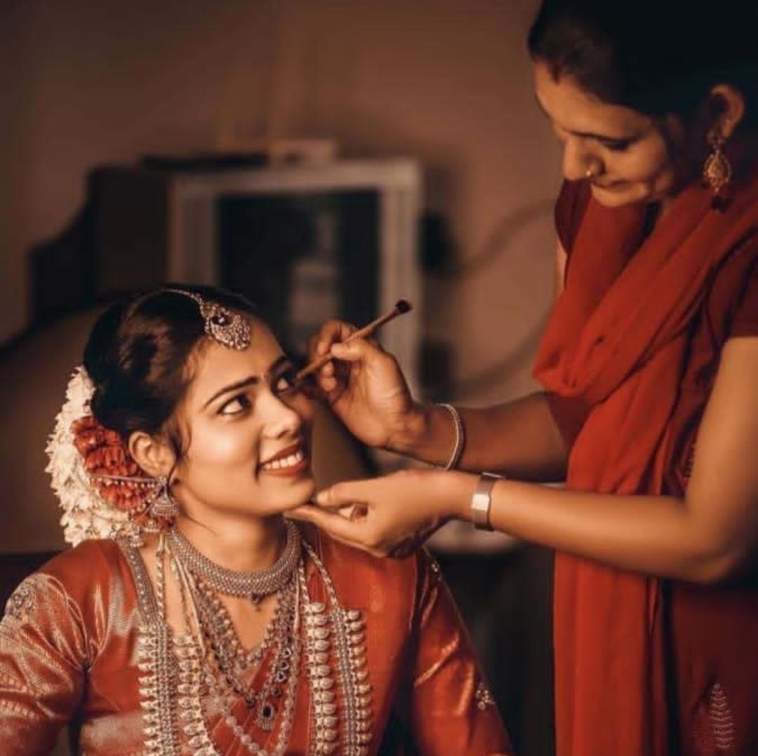 LACHOOS BEAUTY PARLOUR RAMANATUKARA